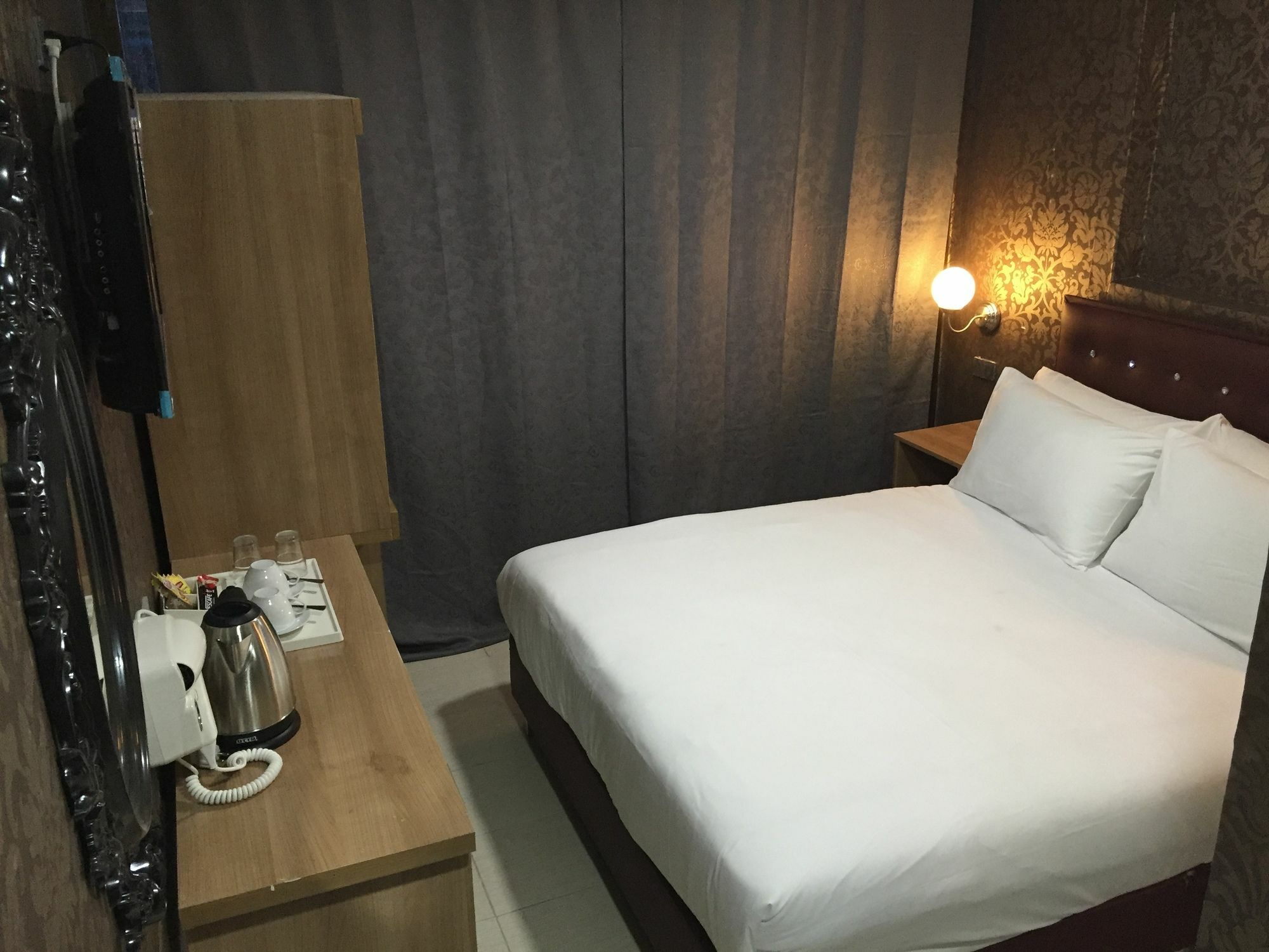 Harrys Suite Hotel Bangkok Exterior foto